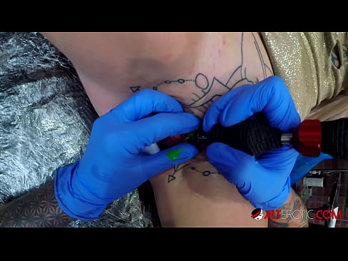 ❤️ Extreem getatoeëerde hottie Sully Savage kreeg een tatoeage op haar clitoris ❤ Just porno at us nl.dreamypassionjourney.ru ❌